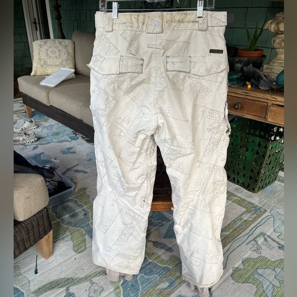 Fabulous 686 men’s snowboard/ski jacket and pants. Size small. Selling together - Picture 11 of 15